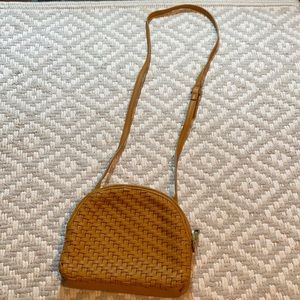 Street Level wicker patterned cross body purse
